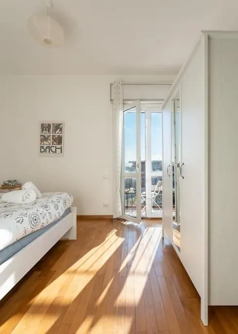 Crystal House Front Tramvia Apartment Florence